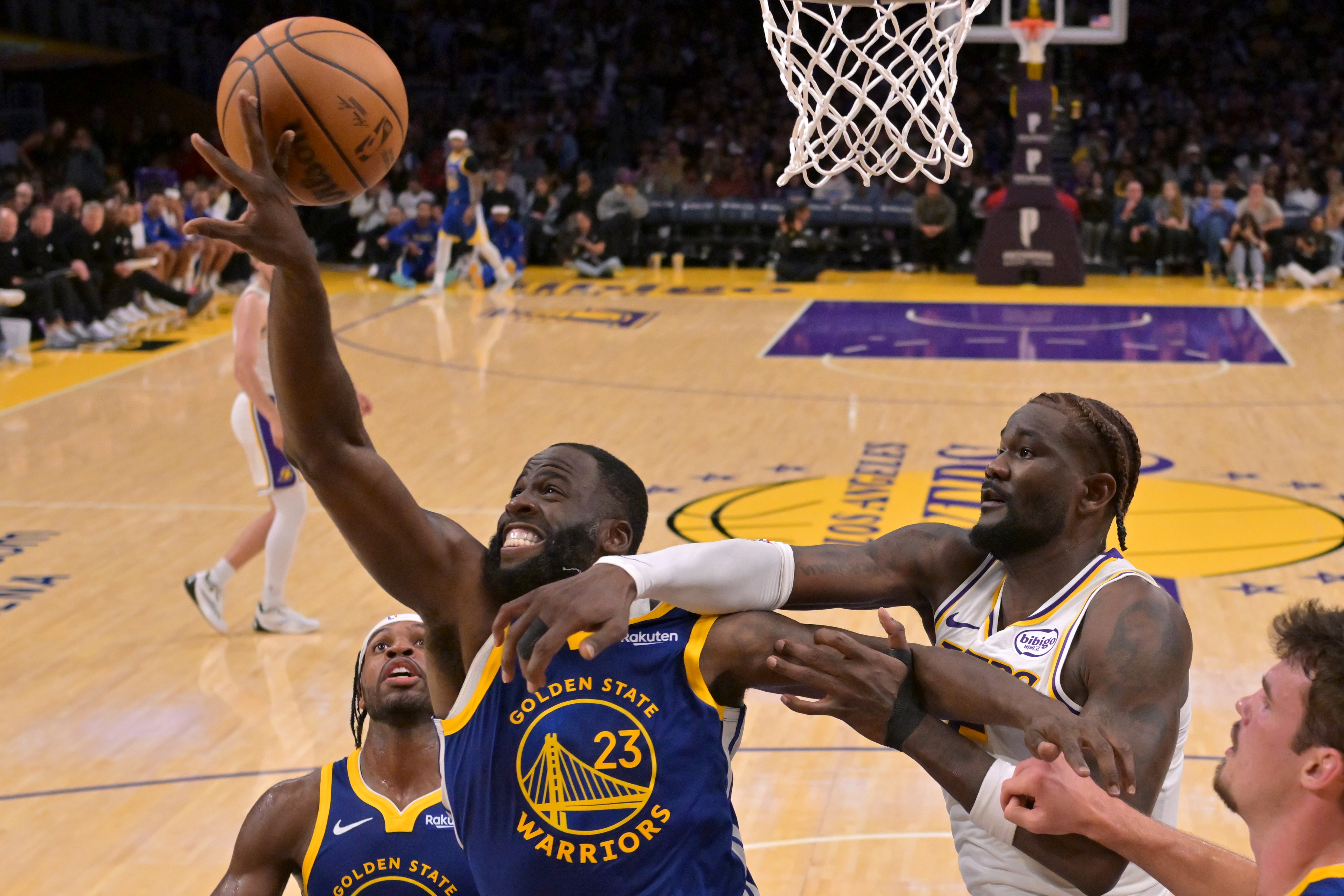 NBA直播热讯：艾顿谈湖人负勇士：防守进步显团结，虽败犹荣未崩盘
