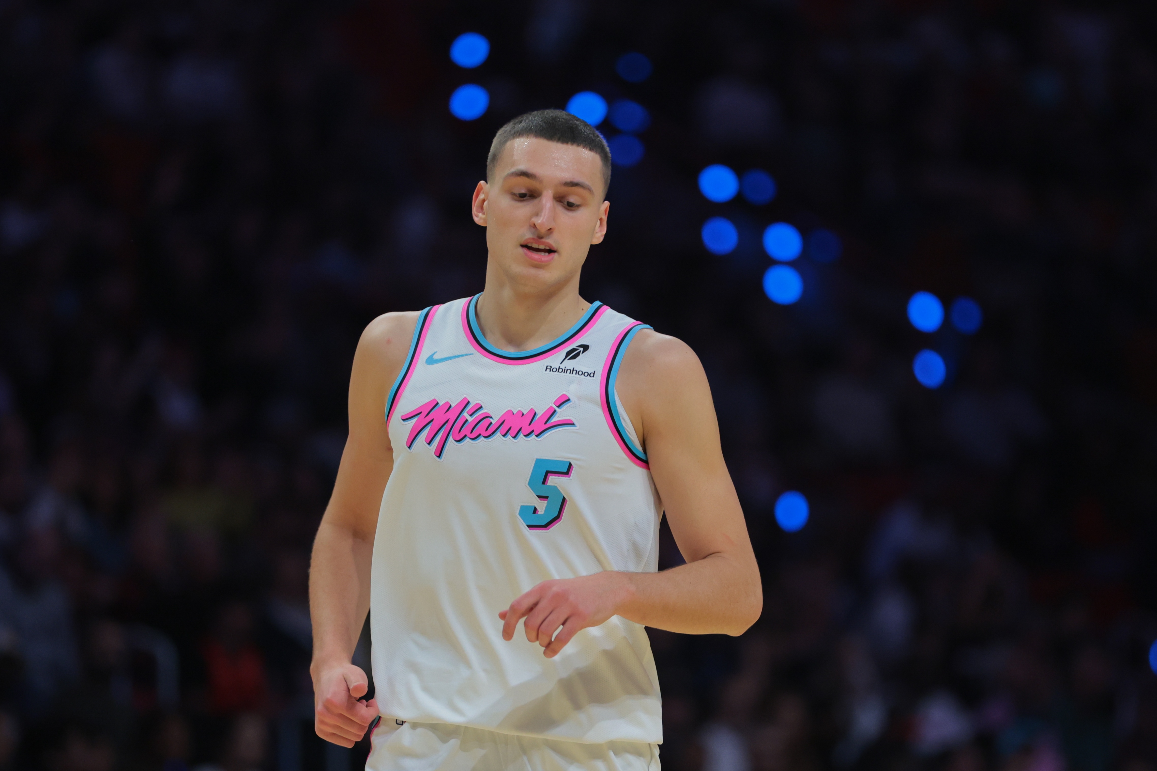 NBA直播热讯：约维奇盼首发却显豁达：尊重斯波抉择，热火明日战魔术