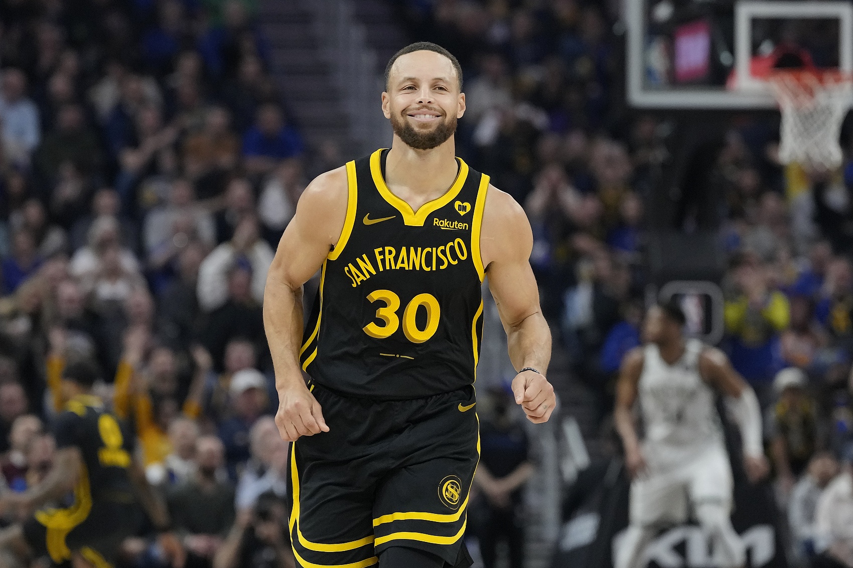 NBA直播热讯：阿里纳斯爆猛料：小卡阴阳合同非个例，字母、勇士或都“涉水”