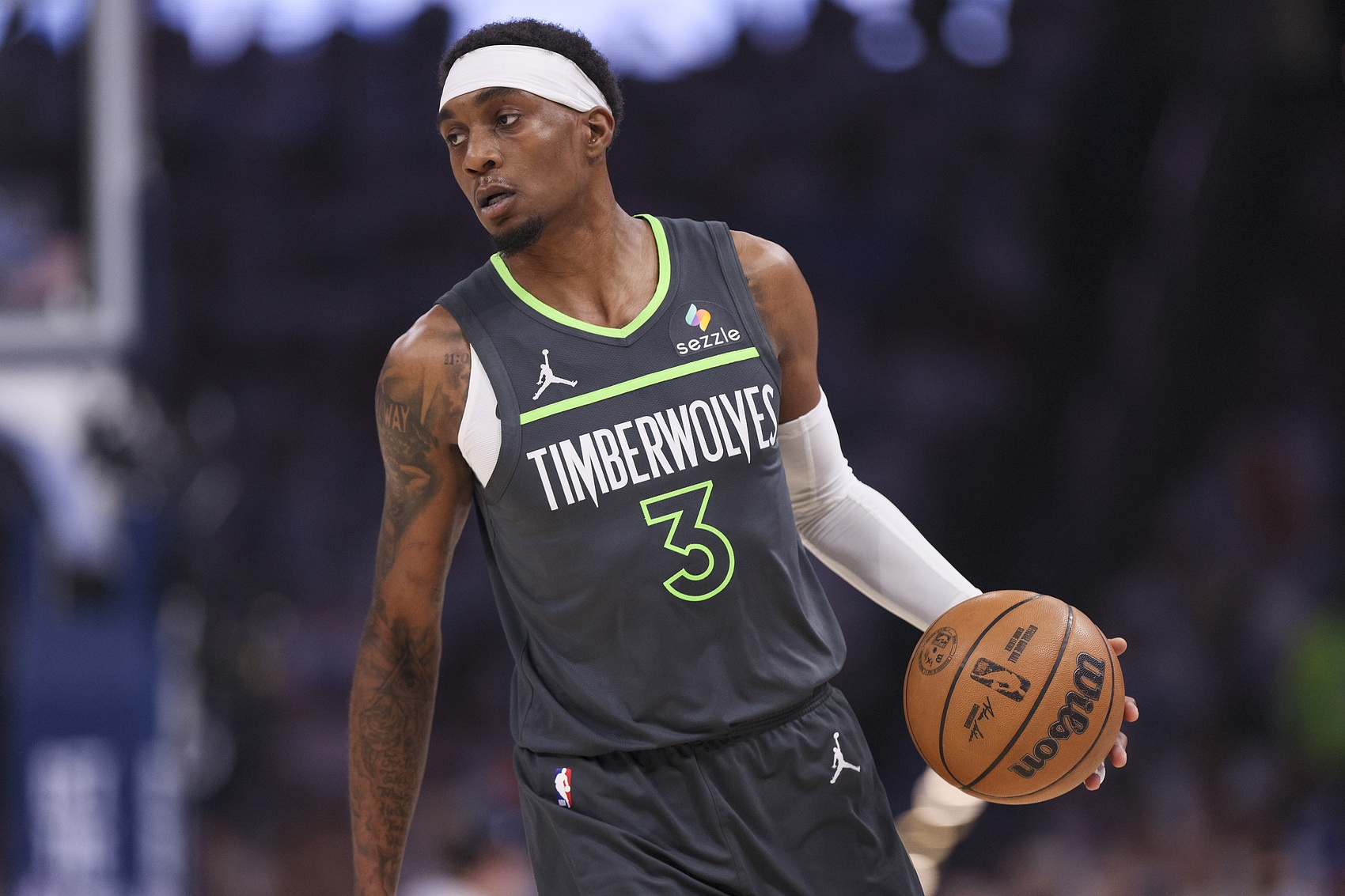 NBA直播热讯：华子盛赞麦丹隔扣杨瀚森：这球太炸，胜利庆功更带劲！